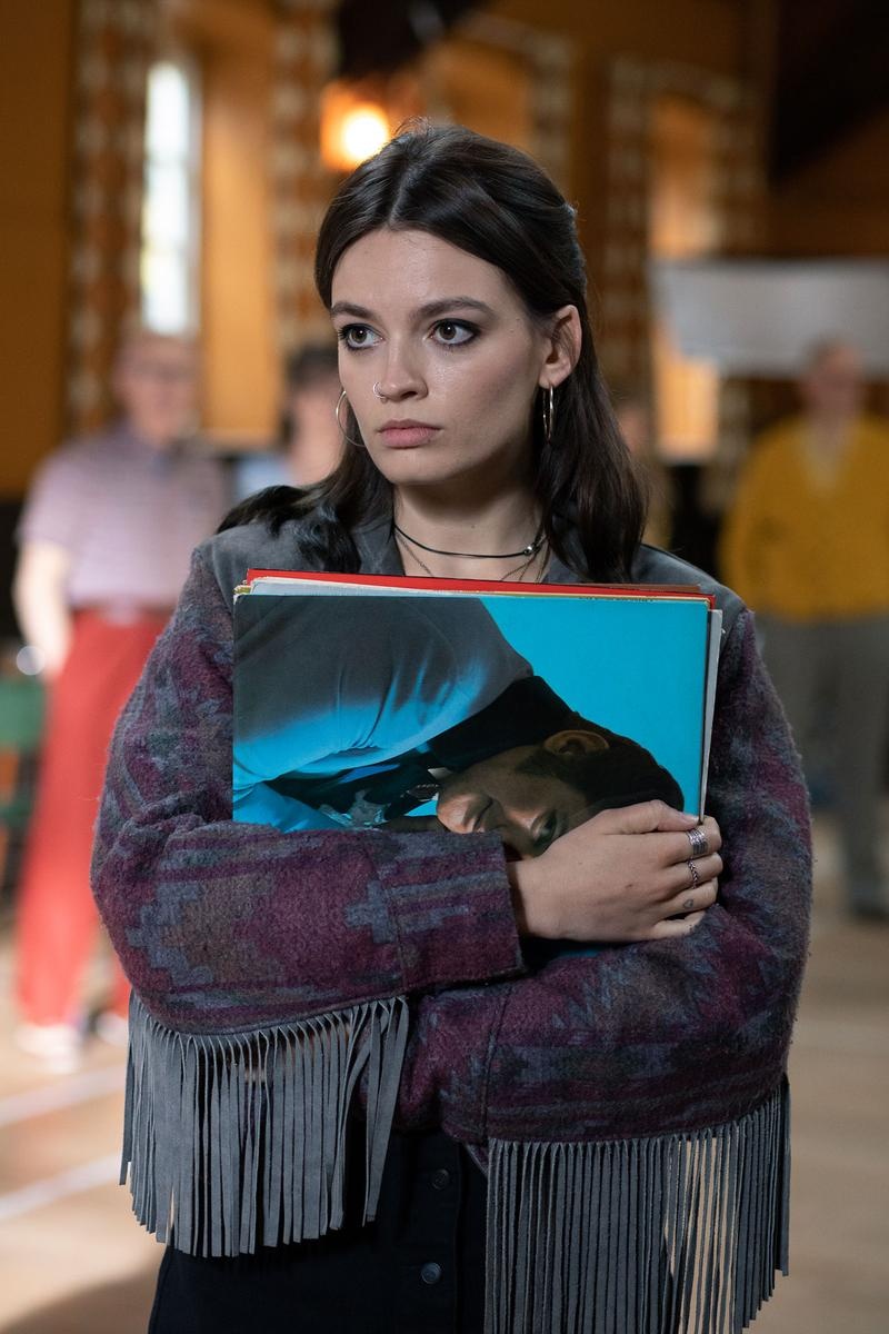 Emma Mackey sex education anh 2