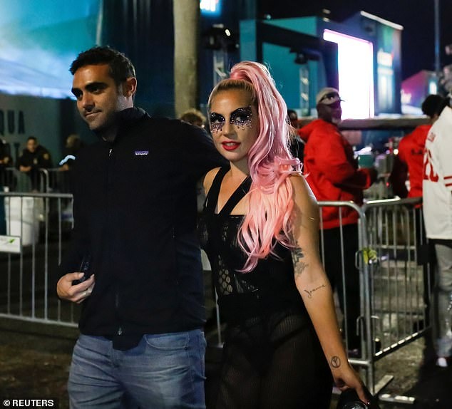 lady gaga công khai bạn trai ảnh 1 lady gaga cong khai ban trai anh 1