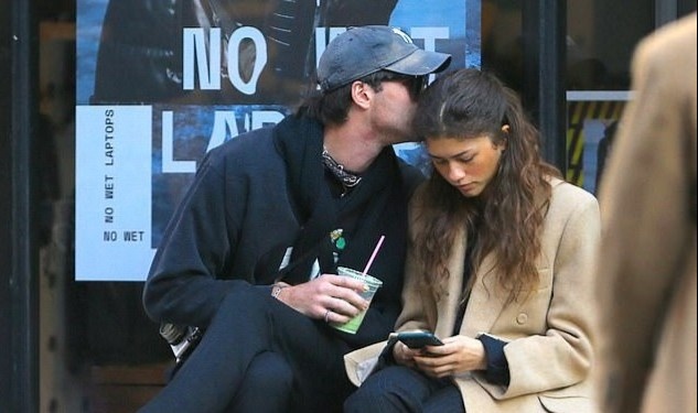 My nhan 'Nguoi nhen' cong khai ban trai hinh anh