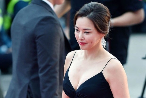 Honey Lee - hoa hau quoc dan bi quay lung vi mot tam anh hinh anh