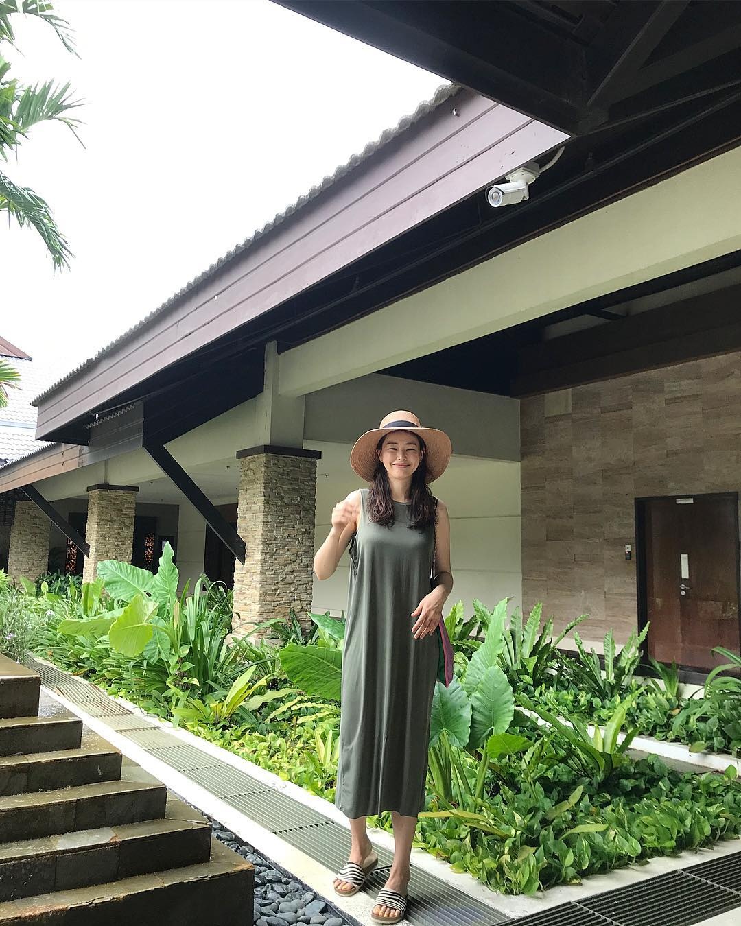 nhan sac hoa hau honey lee anh 10