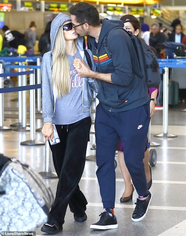 paris hilton công khai bạn trai ảnh 1 paris hilton cong khai ban trai anh 1