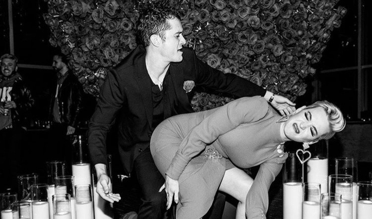 Katy Perry duoc ban trai cau hon hinh anh