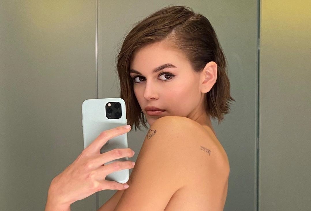 Kaia Gerber dang anh ban nude khoe 10 hinh xam hinh anh