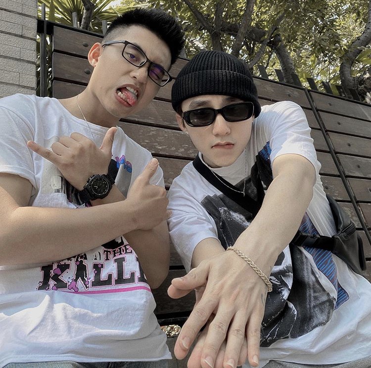 son tung va em trai anh 4