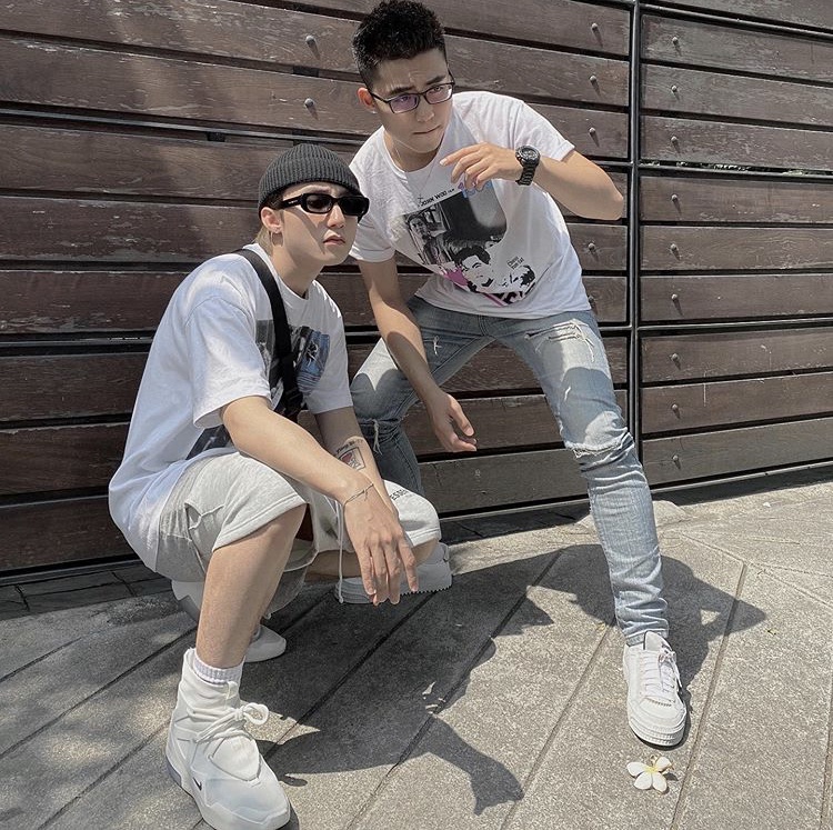 son tung va em trai anh 2