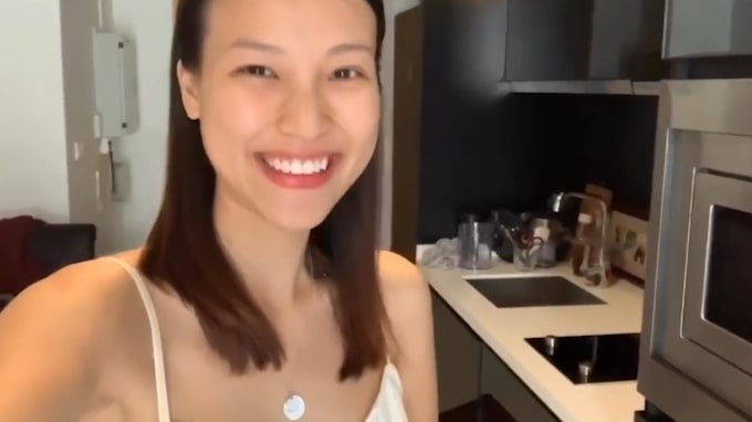 Hoang Oanh khoe khong gian song cung chong o Singapore hinh anh