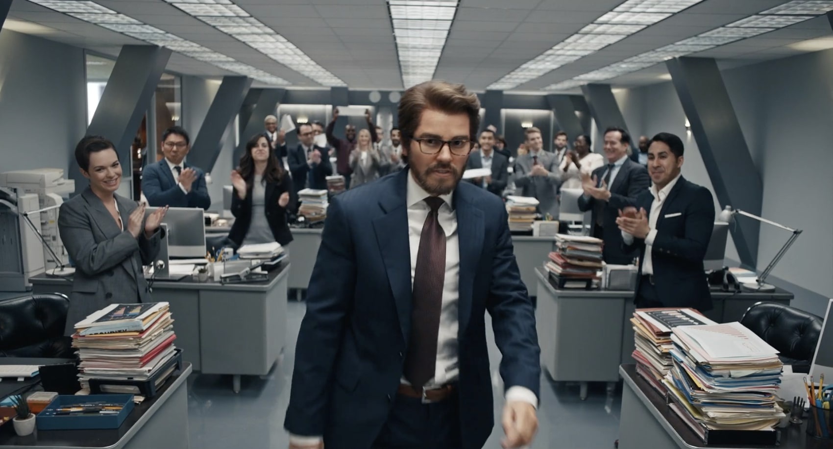 Taylor Swift cai trang thanh nguoi dan ong tho lo hinh anh