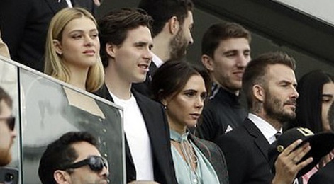 Vo chong David Beckham duoc khen dep doi o tuoi ngoai 40 hinh anh