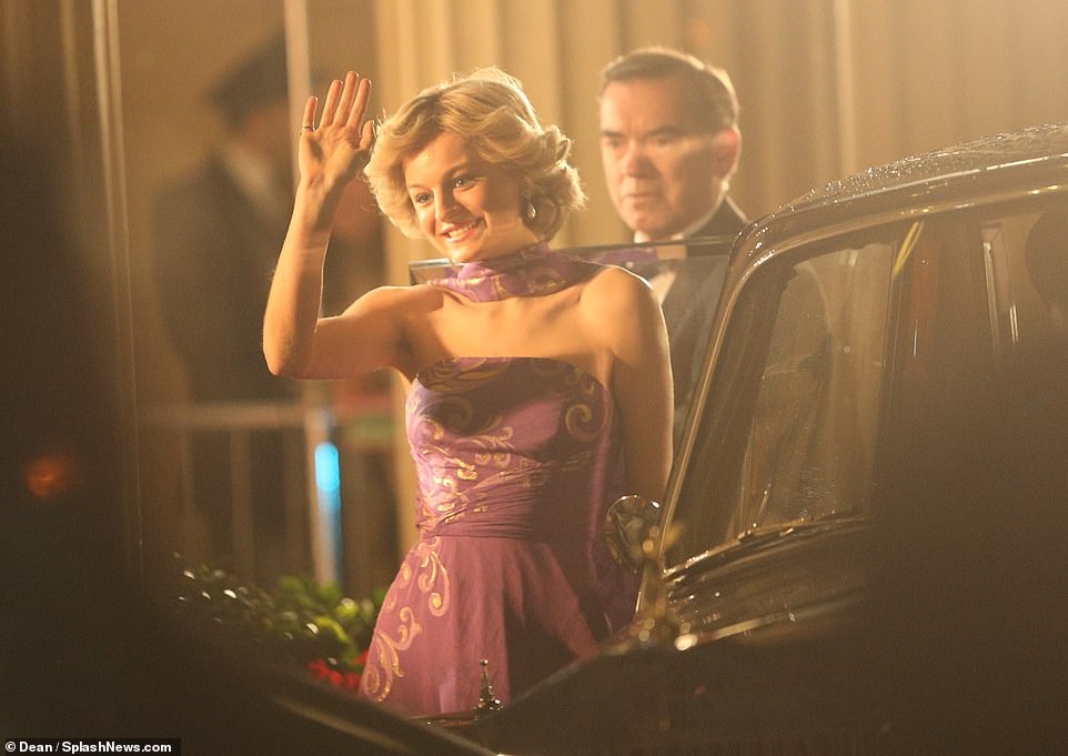 Nu dien vien ‘The Crown’ duoc khen nho than thai nhu Cong nuong Diana hinh anh