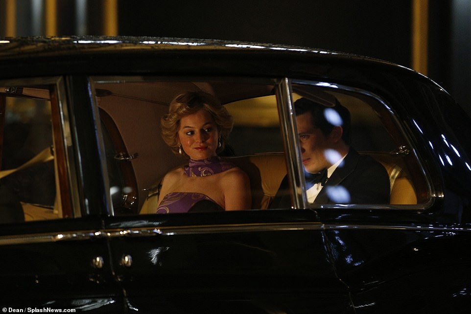 emma corrin giong cong nuong diana anh 3