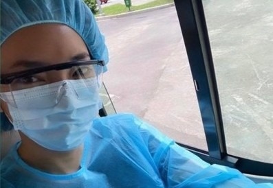 Chau Bui lam gi o khu cach ly? hinh anh