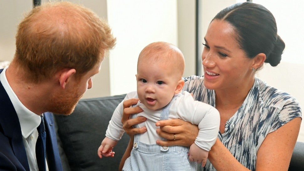 Ly do Meghan Markle khong dua con trai den London hinh anh