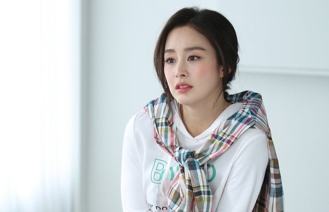 Kim Tae Hee khoe nhan sac tuoi 40 hinh anh