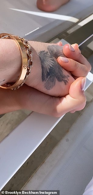 brooklyn beckham và bạn gái ảnh 2 brooklyn beckham va ban gai anh 2