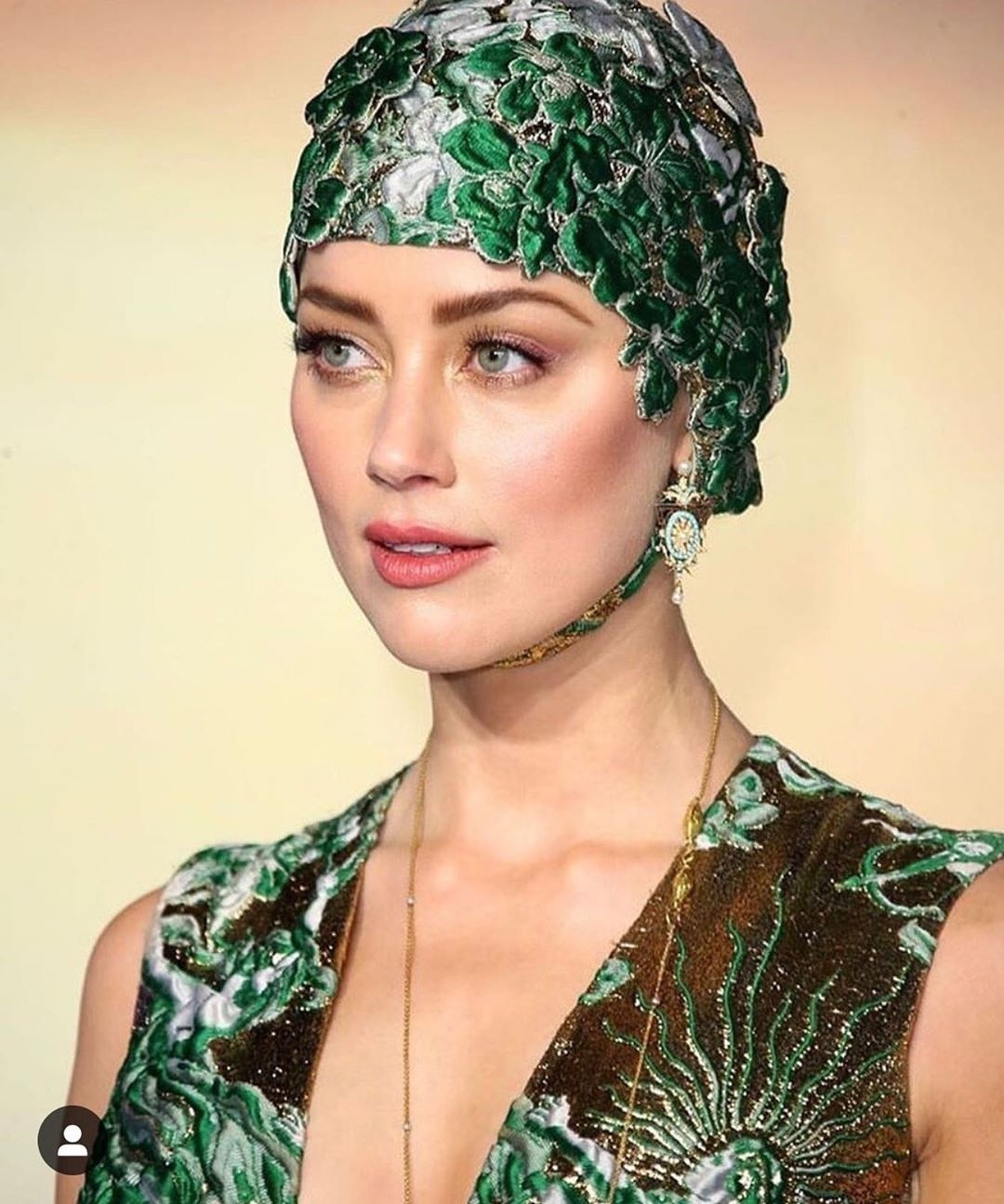 amber heard bi chi trich anh 2