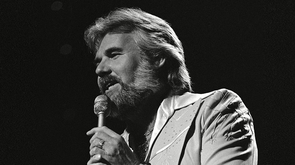 Huyen thoai am nhac Kenny Rogers qua doi o tuoi 81 hinh anh