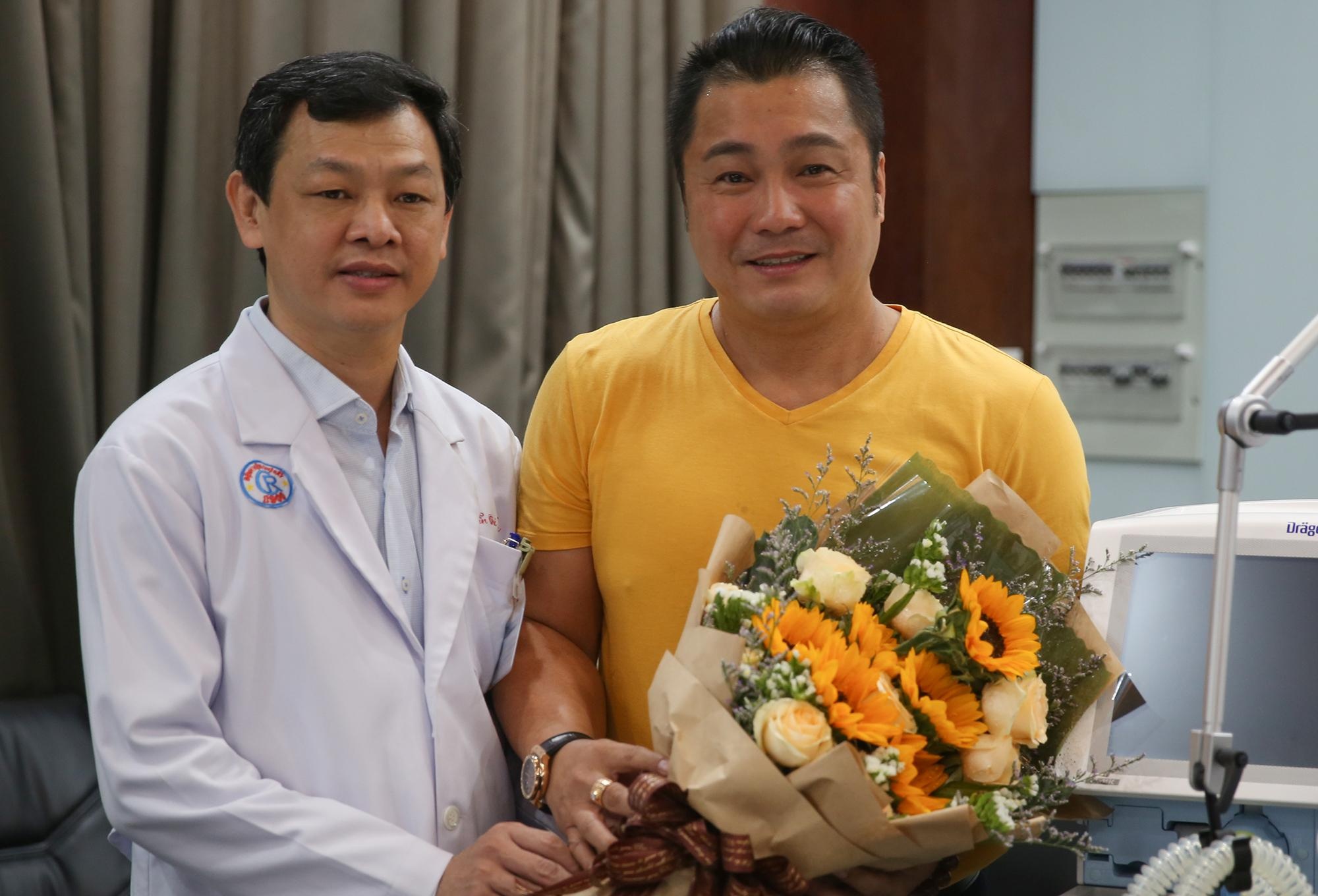 Giam doc Benh vien Cho Ray: 'Cam on nghe si chung tay chong Covid-19' hinh anh