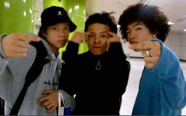 Cuoc song cua nam ca si bo nhom Big Bang vi nghe loi cha me hinh anh
