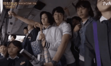 Thanh xuan no ta mot chang trai va chuyen xe buyt nhu phim hinh anh