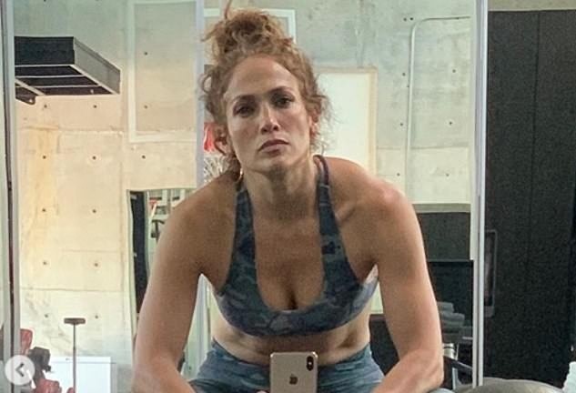 Jennifer Lopez tap luyen the nao de co than hinh san chac o tuoi 51? hinh anh