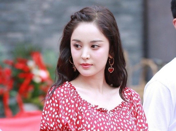 'My nhan Tan Cuong' Na Trat hut ong kinh nho ngoai hinh hinh anh