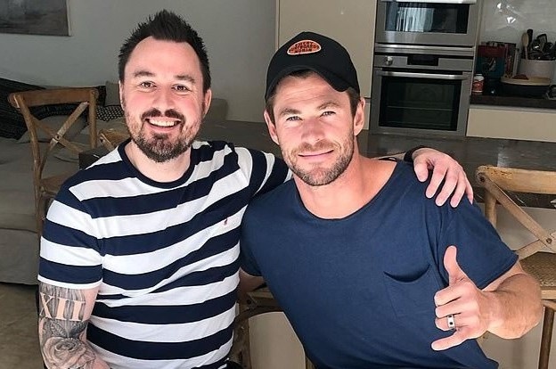 Chris Hemsworth moi nan nhan vu danh bom show Ariana Grande du tham do hinh anh