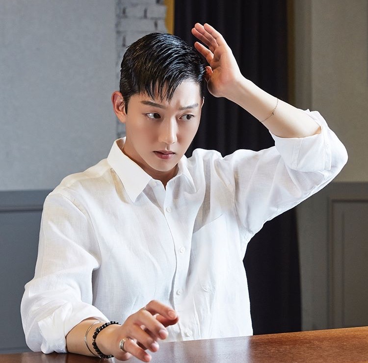 Choi Jong Bum ra toa anh 2