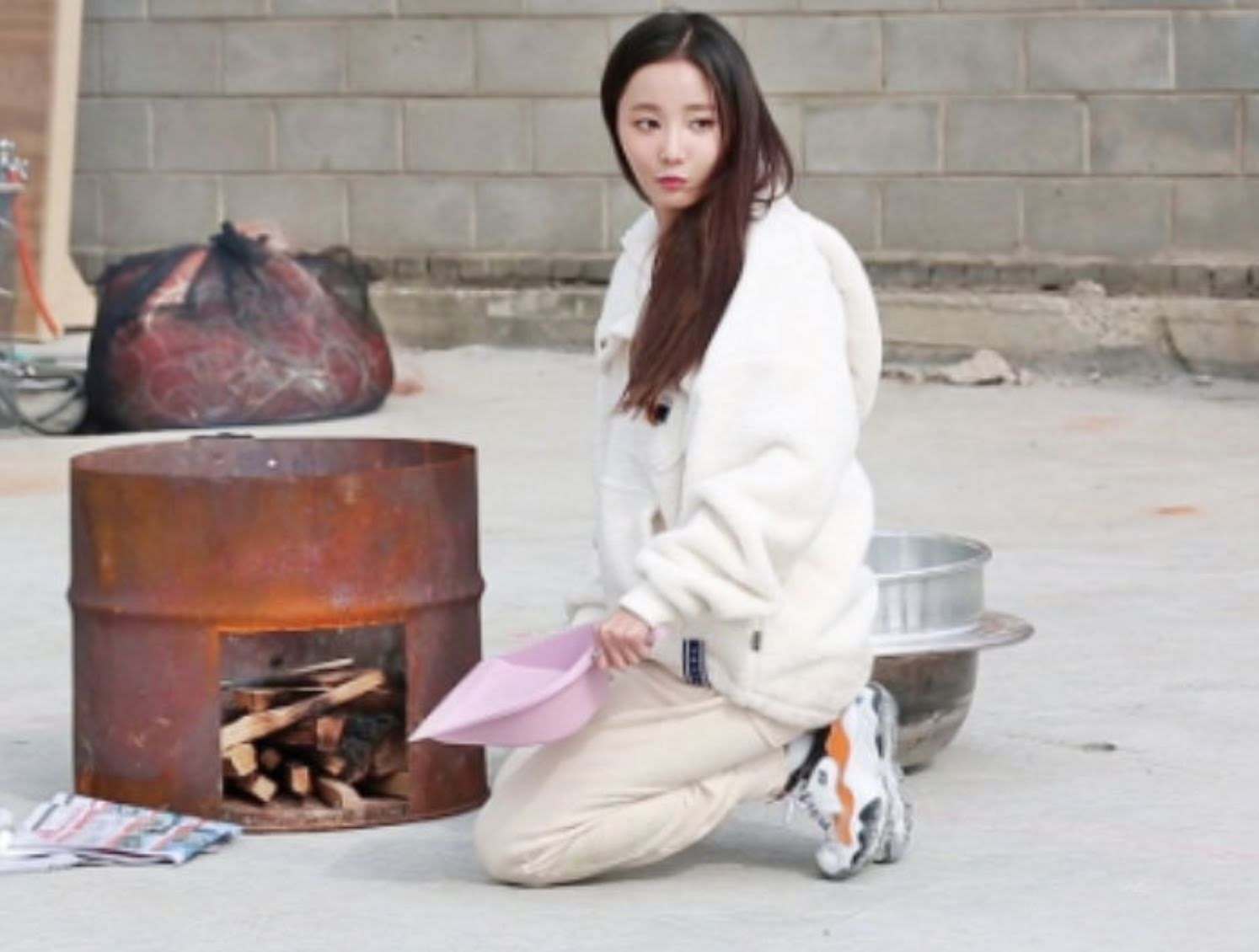 Nu ca si tiet lo khong co cat-xe khi con la thanh vien Momoland hinh anh