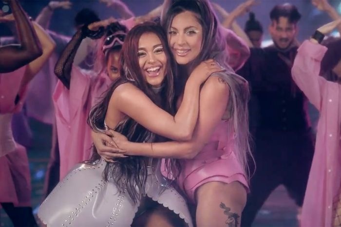 lady gaga black pink anh 2