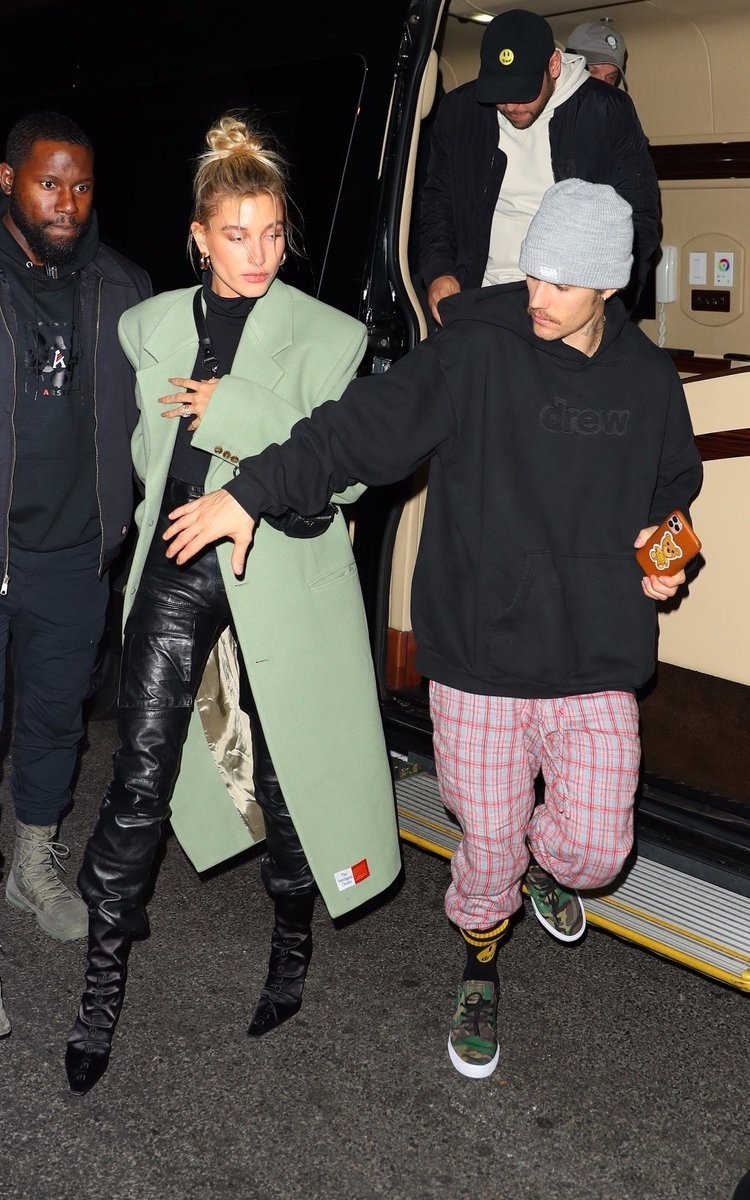 Justin Bieber lam nen cho vo anh 4