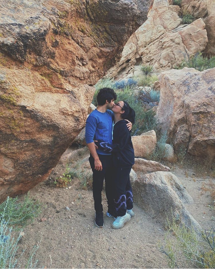 demi lovato cong khai ban trai anh 3