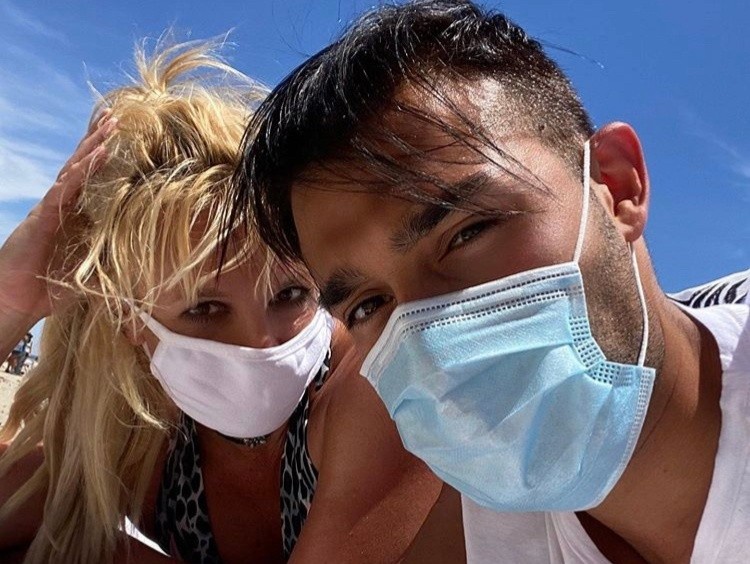 Britney Spears xuat hien cung tinh tre sau dich hinh anh