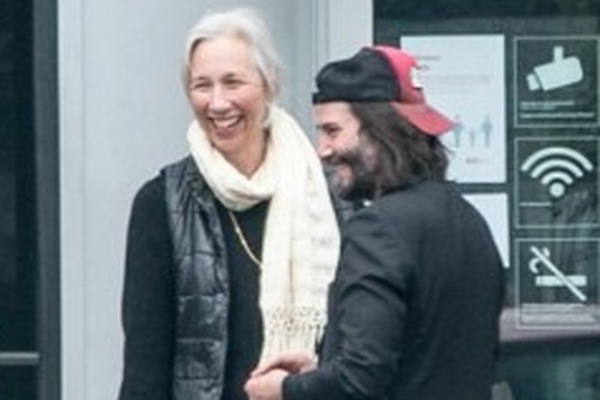 Keanu Reeves tro lai phim truong ‘Ma tran 4’ cung ban gai hinh anh