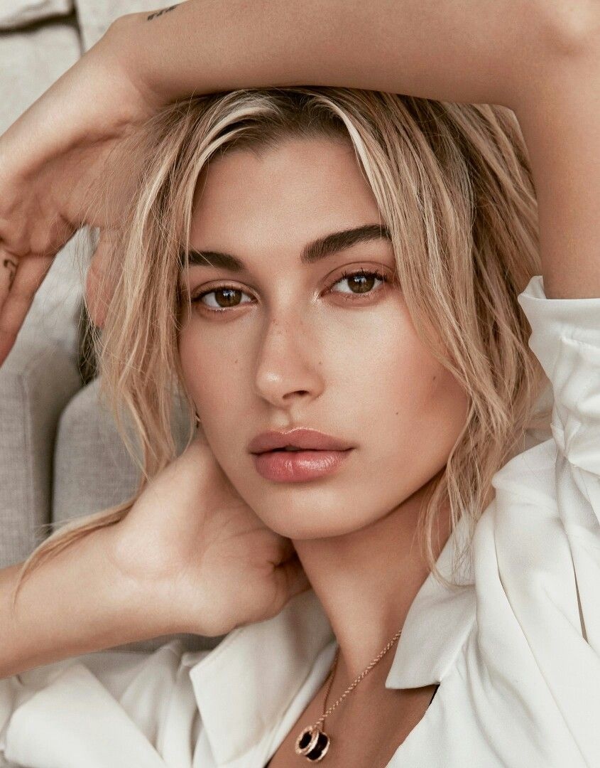 Hailey Bieber Bella Hadid anh 19