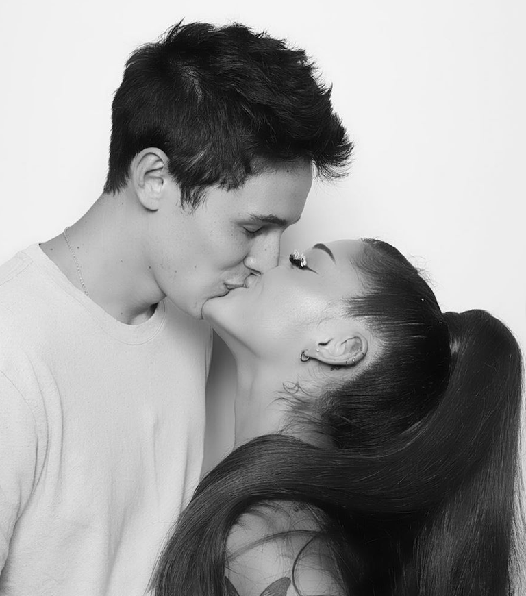 Ariana Grande hen ho anh 1