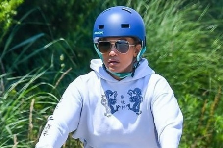 Jennifer Lopez bi chi trich khi di nghi mat hinh anh