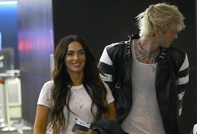 Megan Fox quen trai tre anh 1