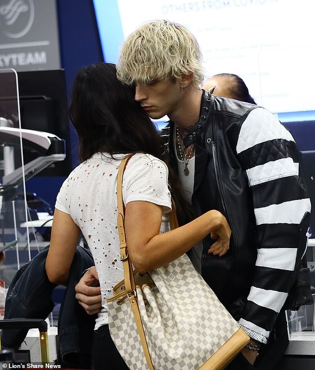 Megan Fox quen trai trẻ ảnh 2 Megan Fox quen trai tre anh 2