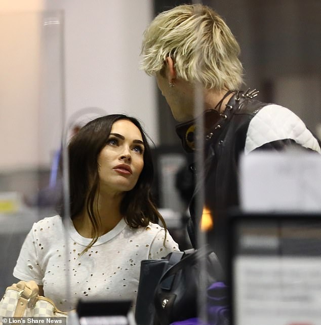 Megan Fox quen trai trẻ ảnh 9 Megan Fox quen trai tre anh 9