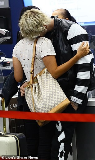 Megan Fox quen trai trẻ ảnh 3 Megan Fox quen trai tre anh 3