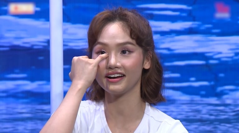 Miu Le khoc khi lan dau duoc cau hon o On gioi hinh anh