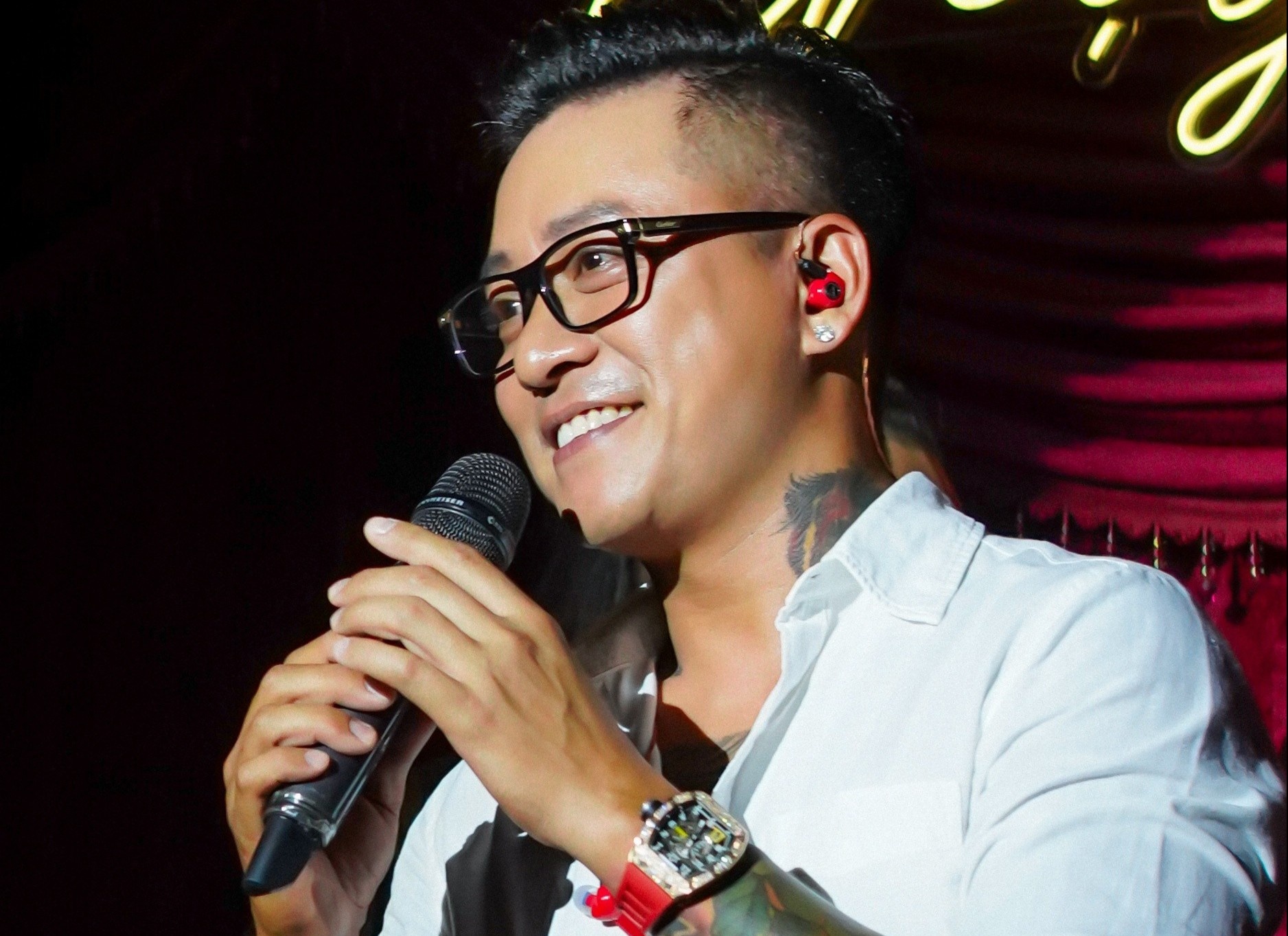 Loat hit cua Tuan Hung hinh anh