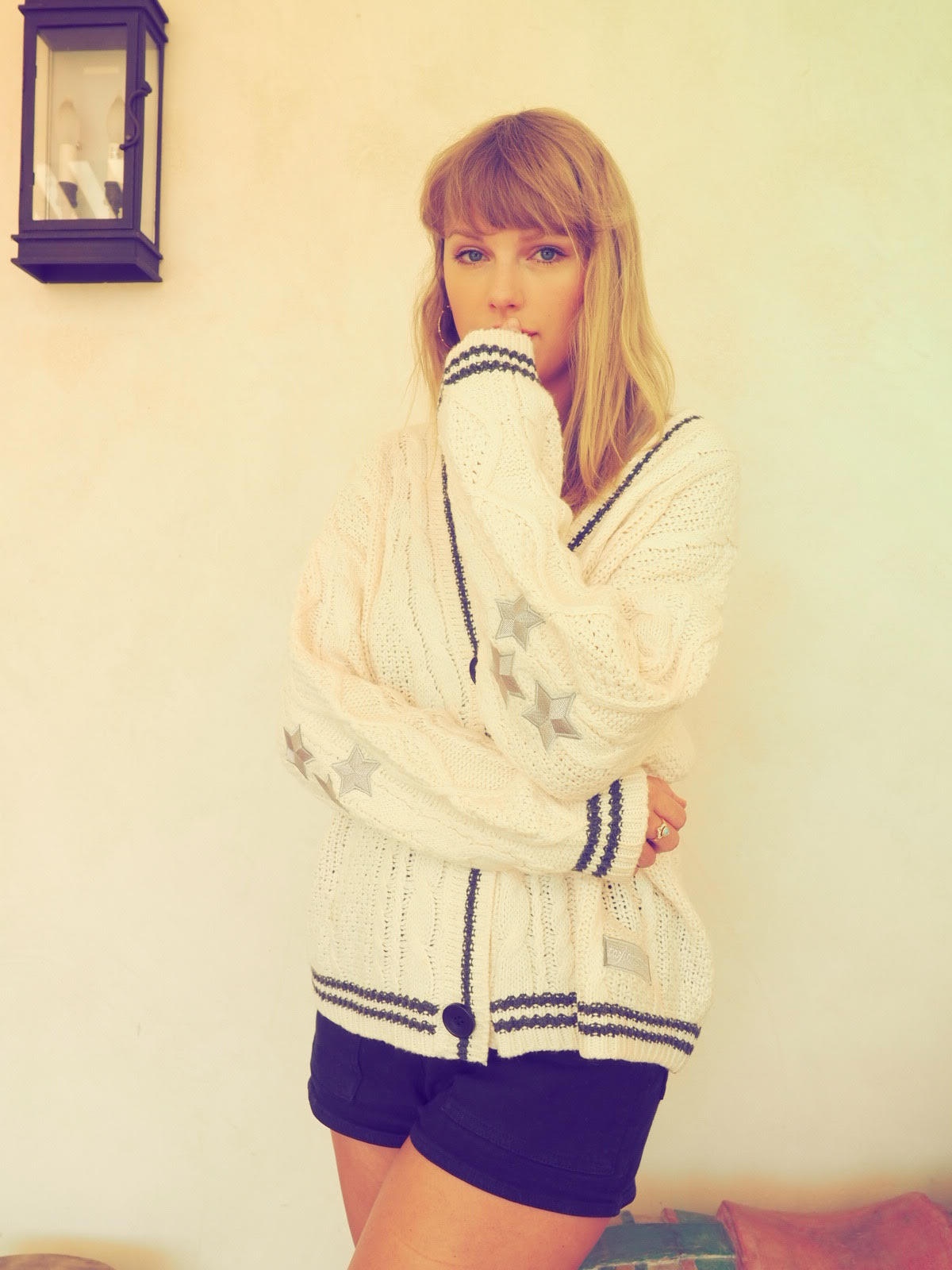 Taylor swift cardigan anh 1