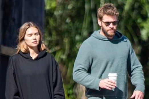 Liam Hemsworth hanh phuc ben ban gai moi hinh anh