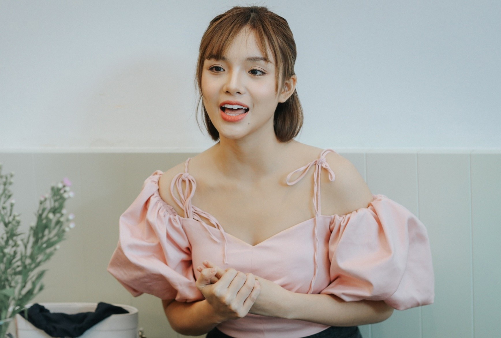 Nhat Ha: 'Toi khong tu tin vao nhan sac' hinh anh