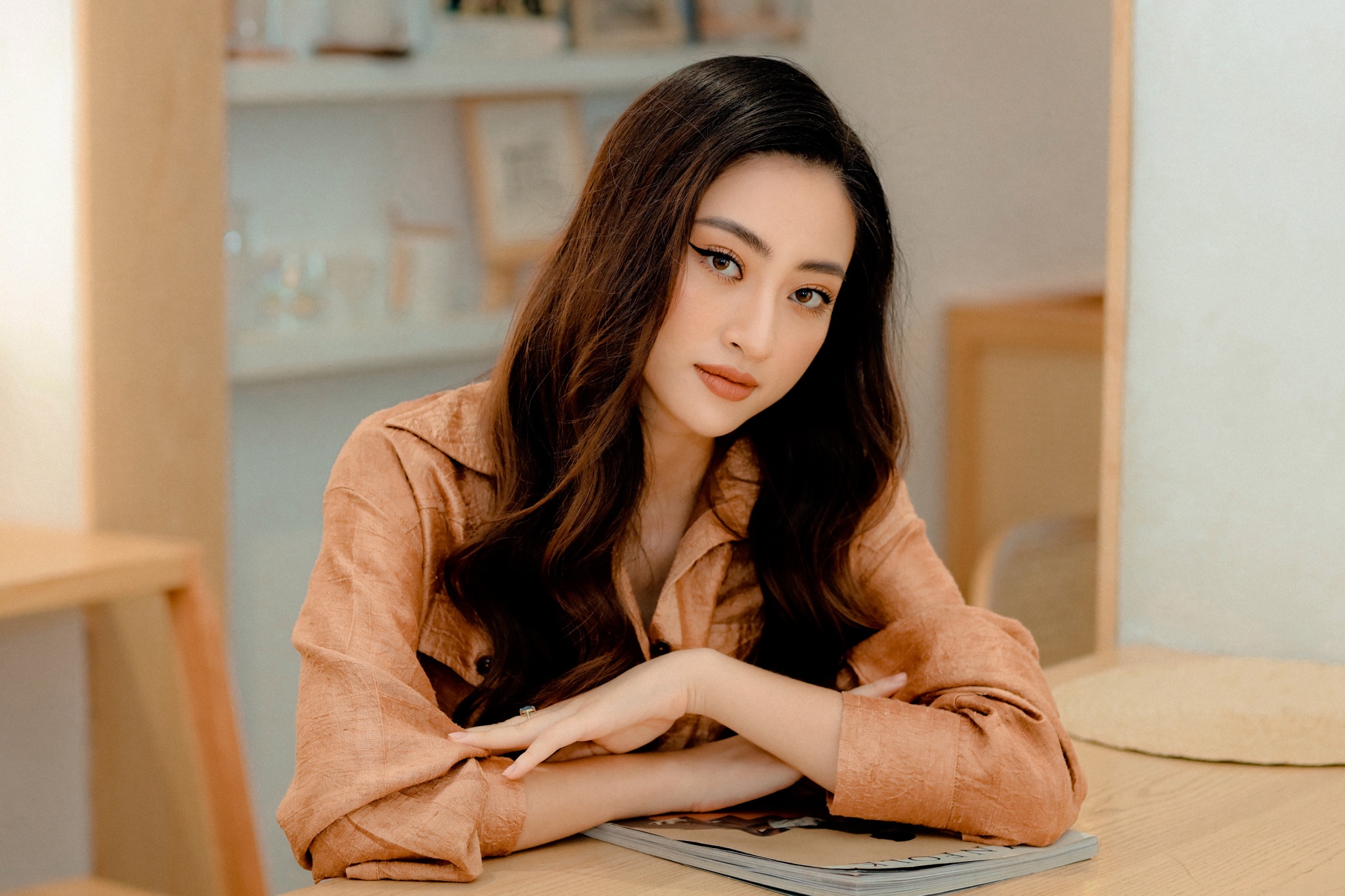 Luong Thuy Linh: 'Bo me lo lang khi toi tro thanh hoa hau' hinh anh