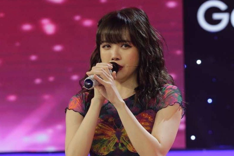 Thieu Bao Tram hat lac tong vi thi sinh Giong ai giong ai hinh anh