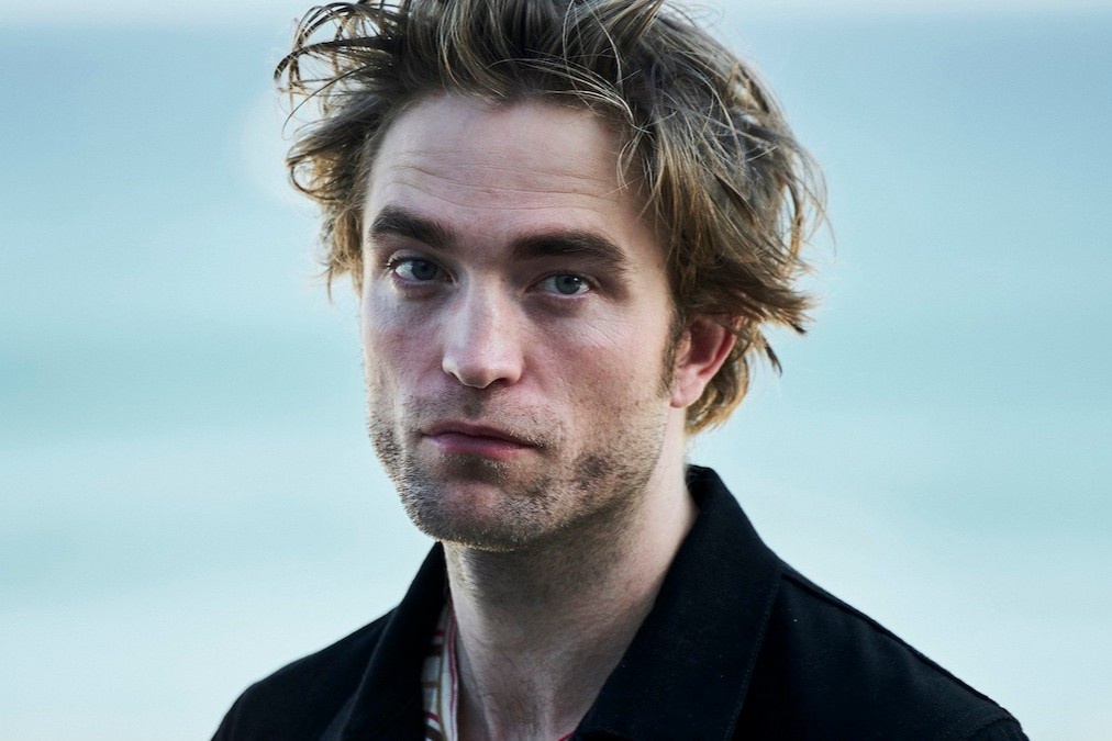 He luy tu viec Robert Pattinson mac Covid-19 hinh anh