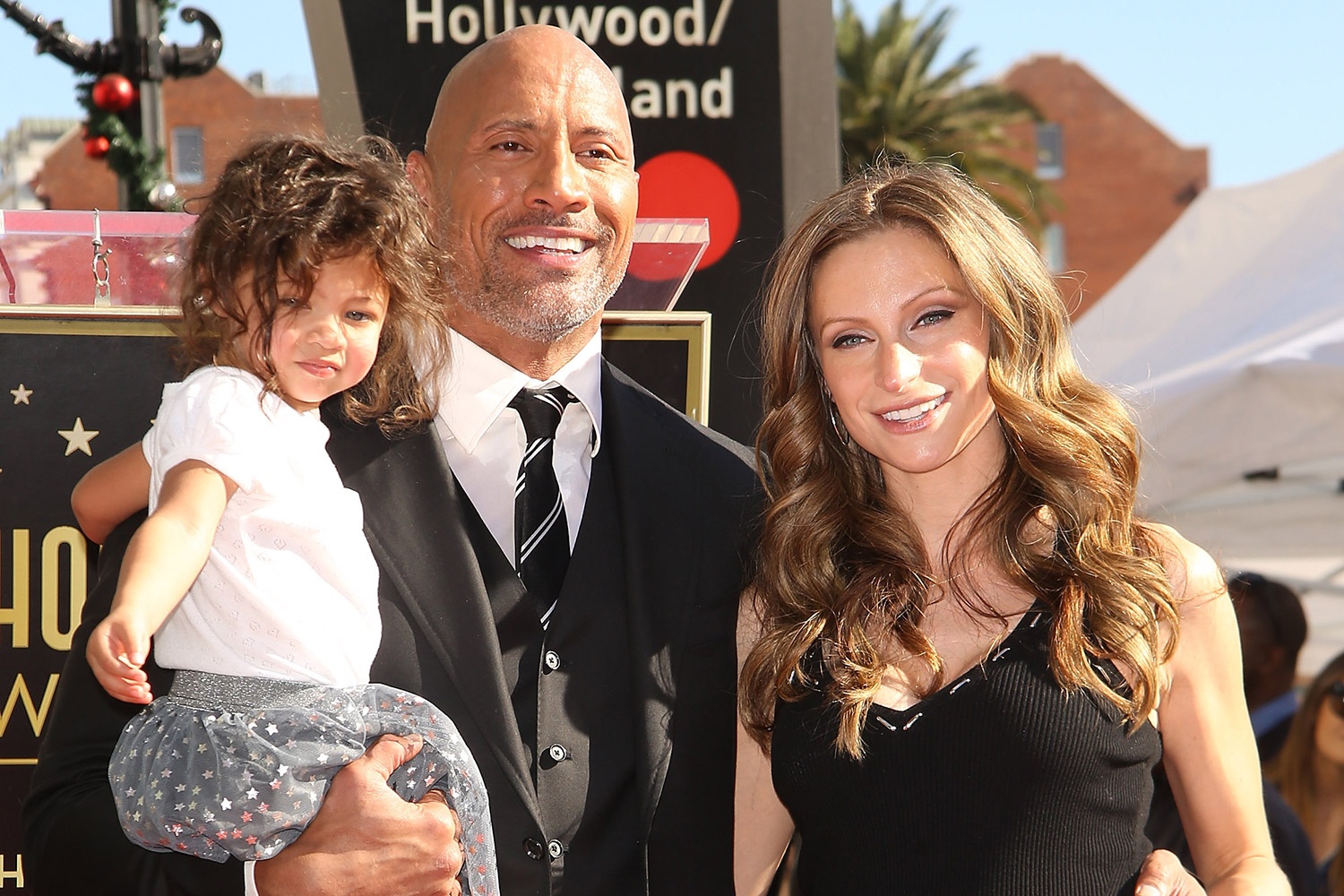 Dwayne ‘The Rock’ Johnson chuc mung sinh nhat vo hinh anh